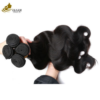 Boucles de cheveux brésiliens vierges en noir.