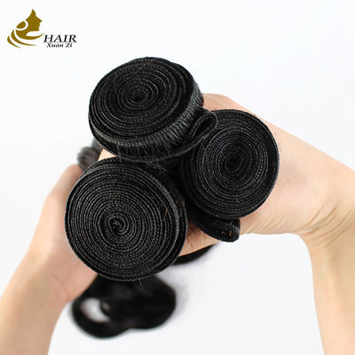 Boucles de cheveux brésiliens vierges en noir.