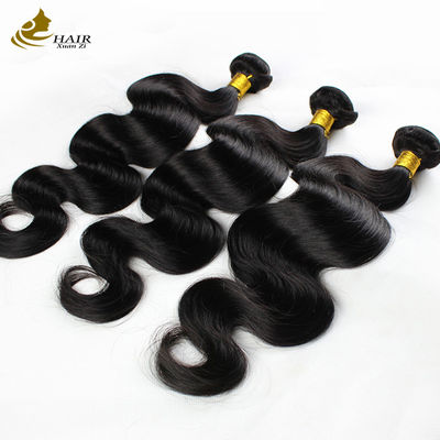Boucles de cheveux brésiliens vierges en noir.